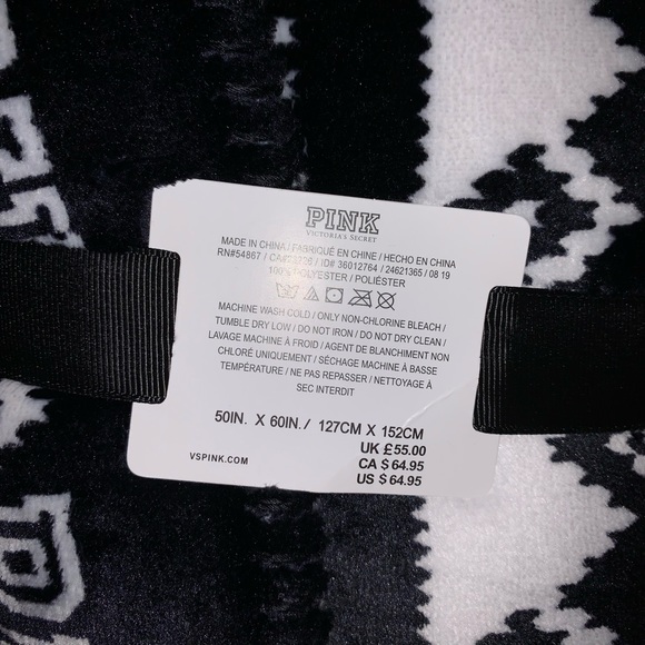 NWT PINK sherpa blanket Victoria’s Secret - Picture 4 of 4